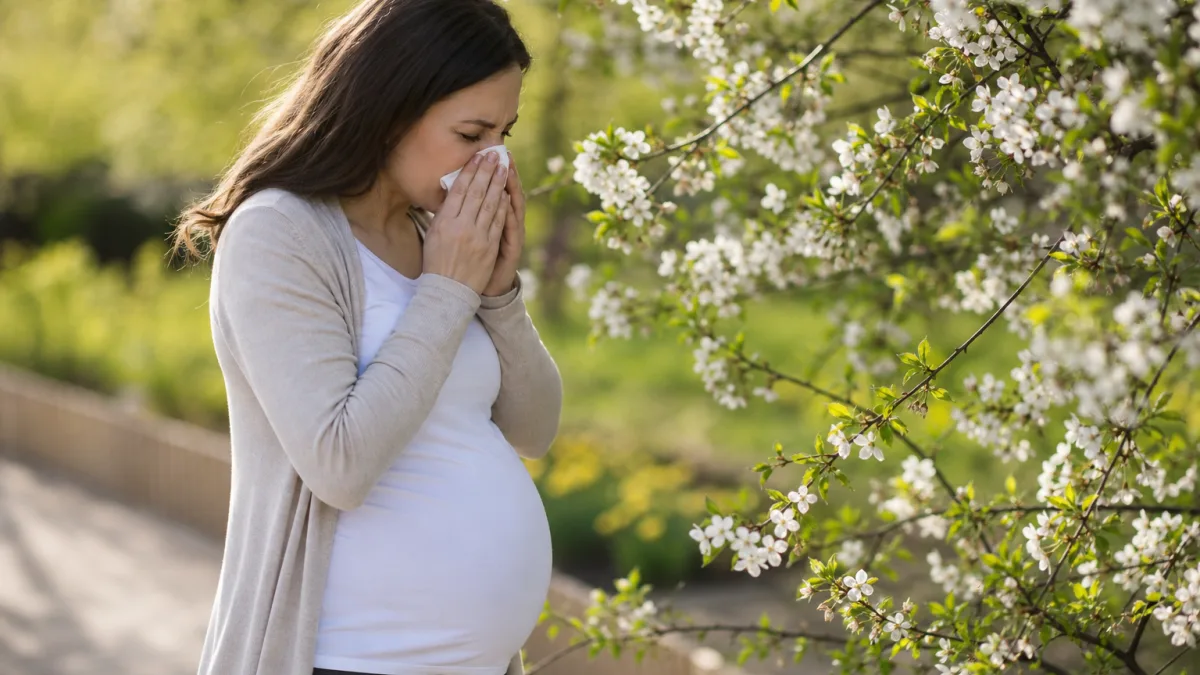 Allergie au pollen pendant la grossesse : symptômes et traitements sûrs